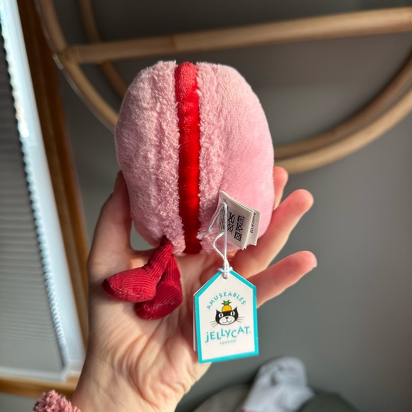 Jellycat Amuseables Colette Heart Macaron - Picture 4 of 4